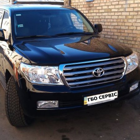 Toyota LAND CRUISER 200